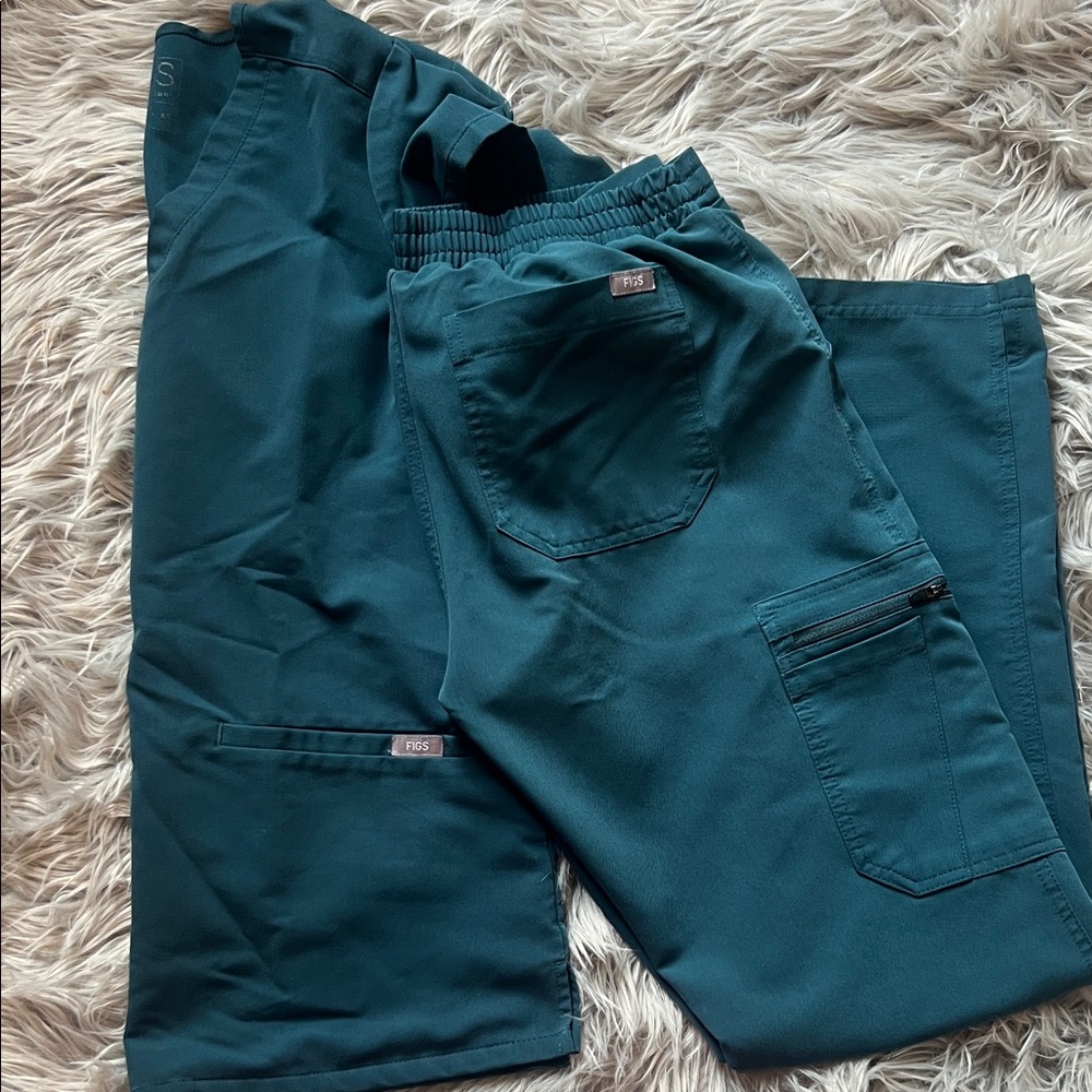 Figs Caribbean blue Cargo scrub set